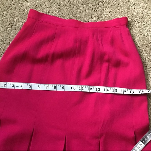 Dana Buchman skirt in Pink, Size 8, Petite. - Picture 7 of 8